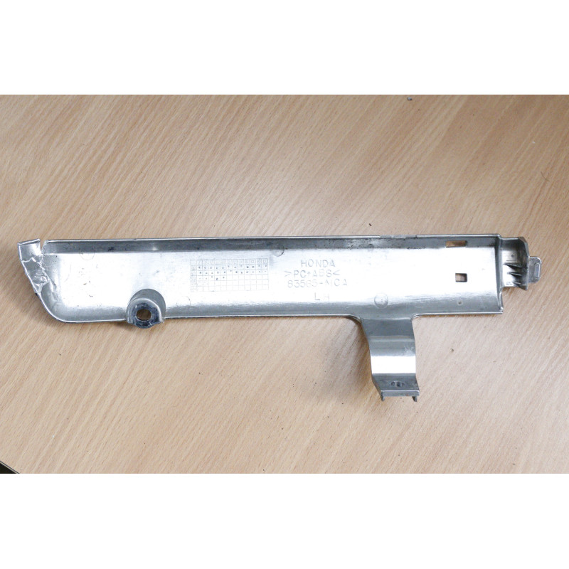 Listwa nad obudowę silnika wypełnienie chrom