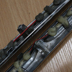 Listwy kufra centralnego komplet używane