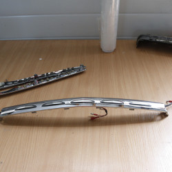 Listwy kufra centralnego komplet używane