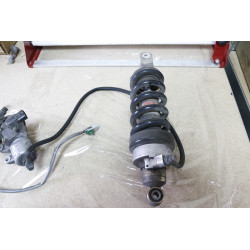 Amortyzator tylnego zawieszenia z pompą