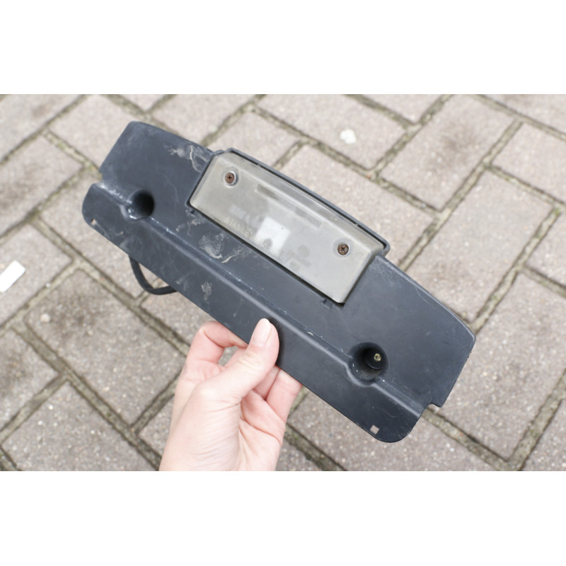 Oświetlenie tablicy rejestracyjnej lampka